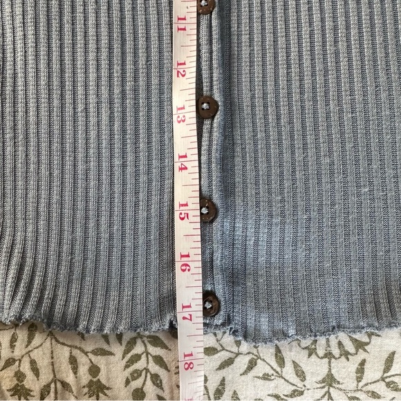 Streetwear Society Blue Ribbed Short Sleeve Cotton V Neck False Button Crop Top - Picture 8 of 10